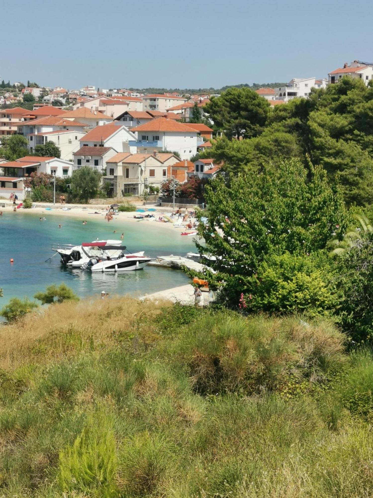 Apartment Croatika On The Beach Trogir Bagian luar foto