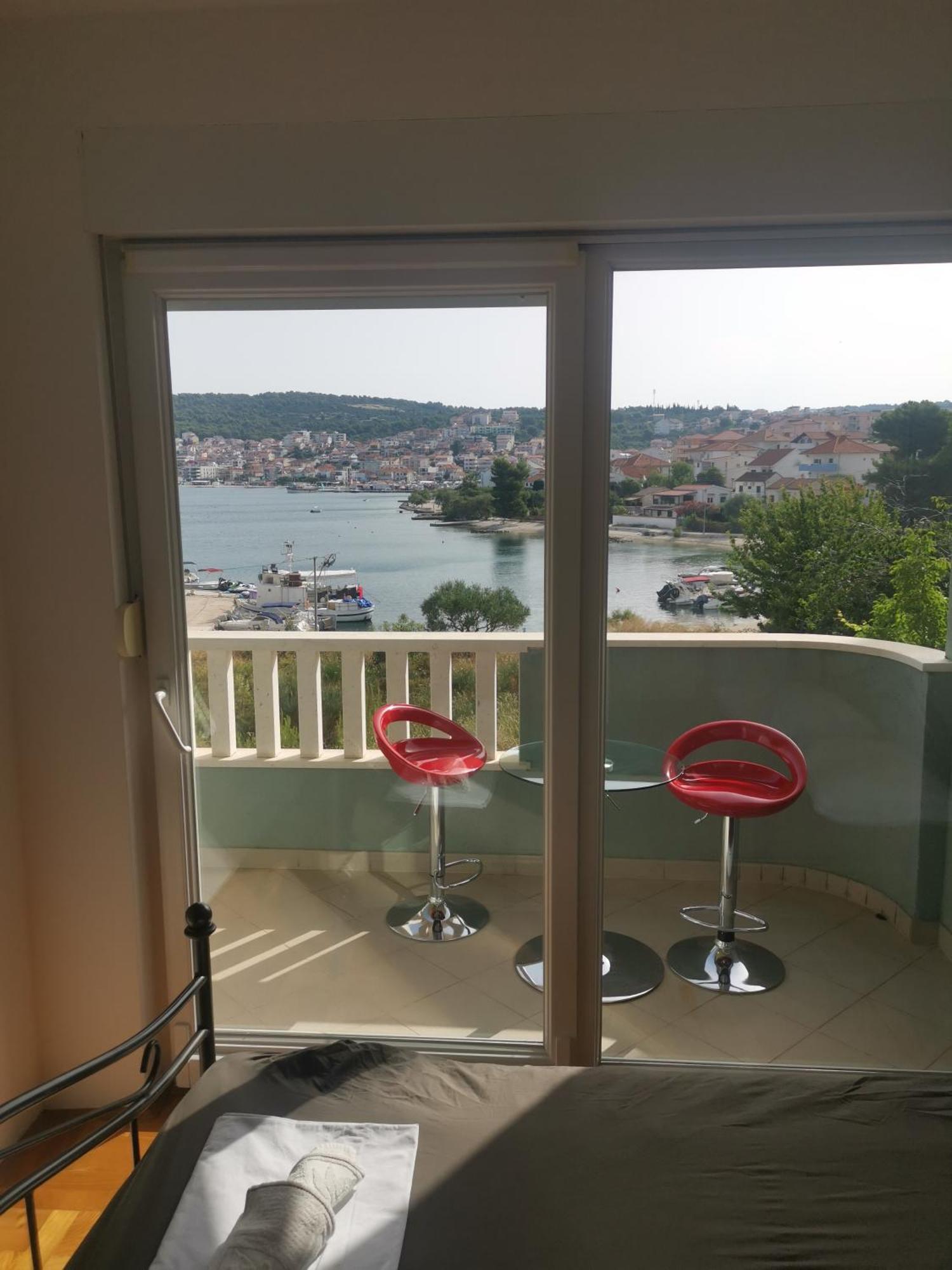 Apartment Croatika On The Beach Trogir Bagian luar foto