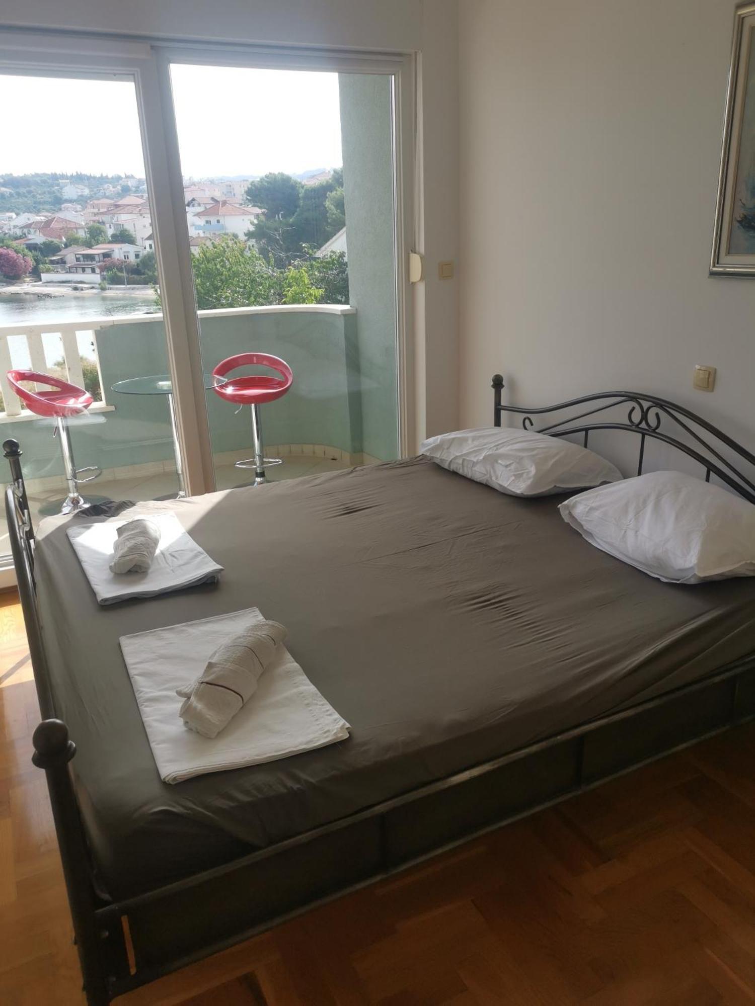 Apartment Croatika On The Beach Trogir Bagian luar foto