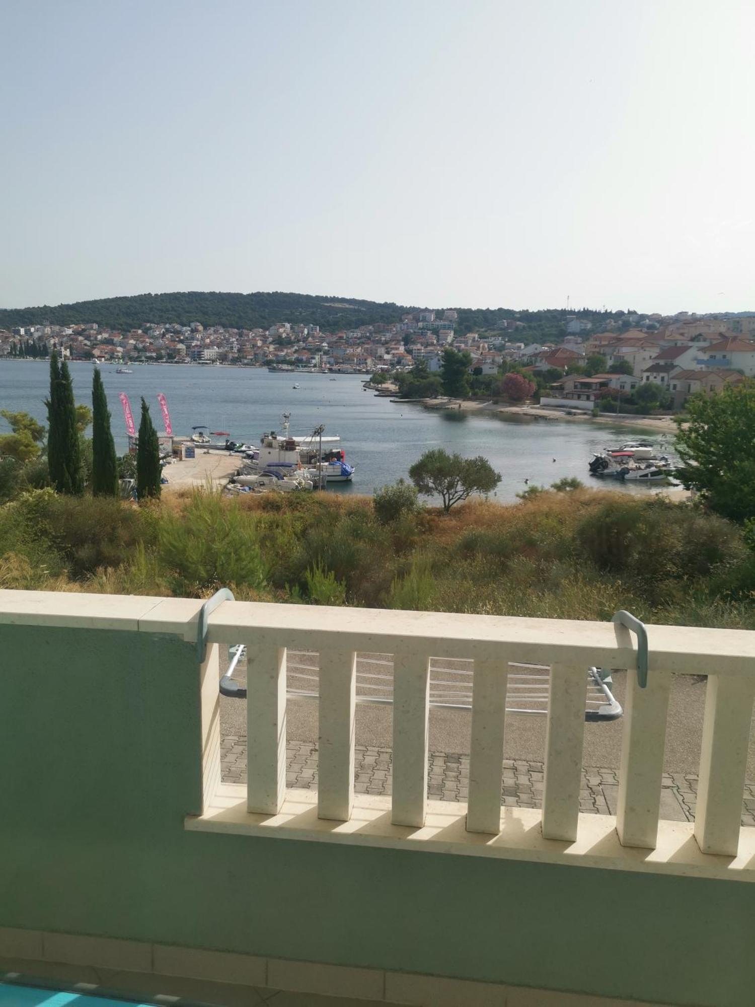 Apartment Croatika On The Beach Trogir Bagian luar foto